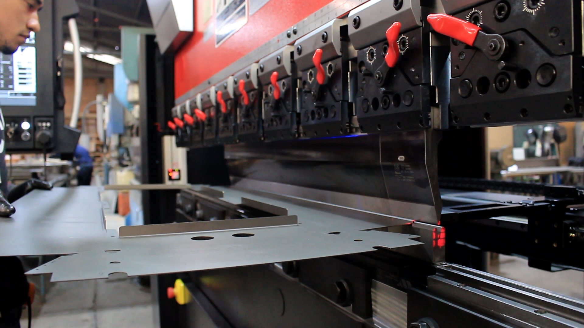 MAQUINARIA DE ÚLTIMA GENERACIÓN FERRO INDUSTRIAL